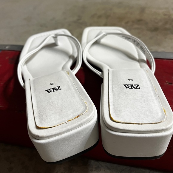 ZARA WHITE TONG SANDALS (SIZE 5/ SIZE 35) - Picture 8 of 8
